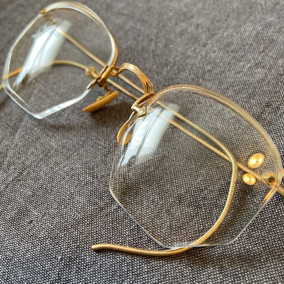 𝑽𝒊𝒏𝒕𝒂𝒈𝒆 12-𝒌𝒂𝒓𝒂𝒕 𝑮𝒐𝒍𝒅-𝒇𝒊𝒍𝒍𝒆𝒅 ✨ 𝑾𝒊𝒓𝒆 𝑭𝒓𝒂𝒎𝒆 𝑮𝒍𝒂𝒔𝒔𝒆𝒔 ✨ 𝒆𝒚𝒆𝒈𝒍𝒂𝒔𝒔𝒆𝒔 👓 𝒈𝒆𝒐𝒎𝒆𝒕𝒓𝒊𝒄 𝒔𝒉𝒂𝒑𝒆 - Picture 2 of 9